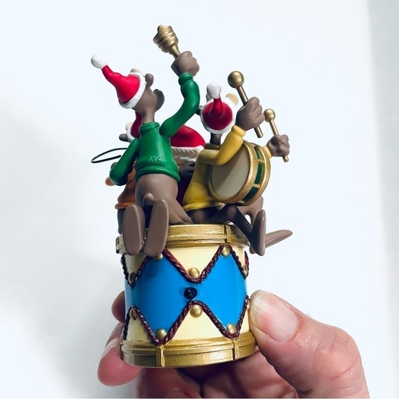 Hallmark Keepsake Kris and the Kringles Christmas Tree Ornament 2001 - Picture 9 of 10